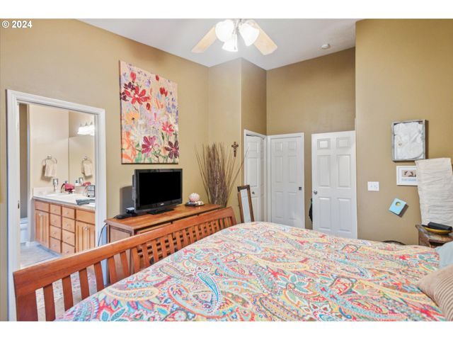 1676 Ne 2ND Ave, Hillsboro, OR 97124