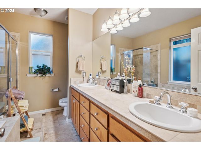 1676 Ne 2ND Ave, Hillsboro, OR 97124