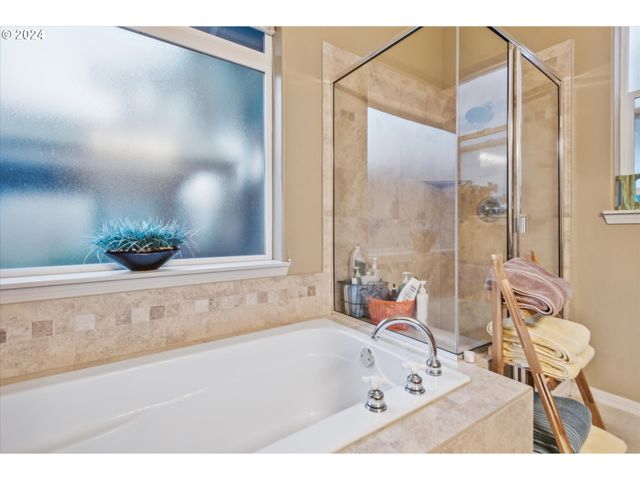 1676 Ne 2ND Ave, Hillsboro, OR 97124