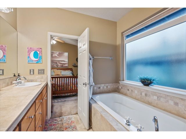 1676 Ne 2ND Ave, Hillsboro, OR 97124