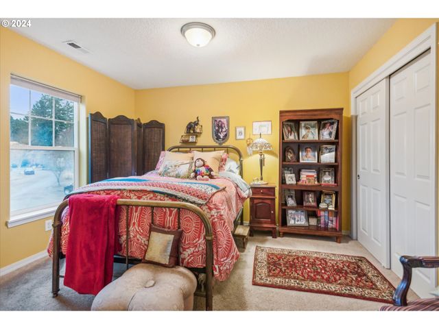 1676 Ne 2ND Ave, Hillsboro, OR 97124