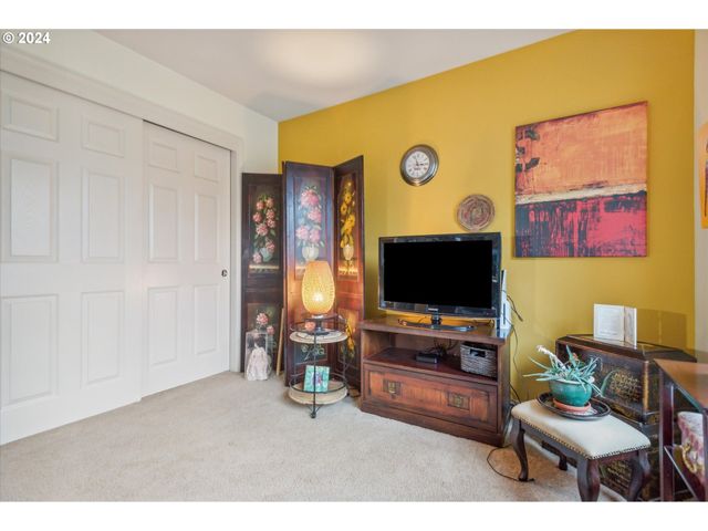 1676 Ne 2ND Ave, Hillsboro, OR 97124