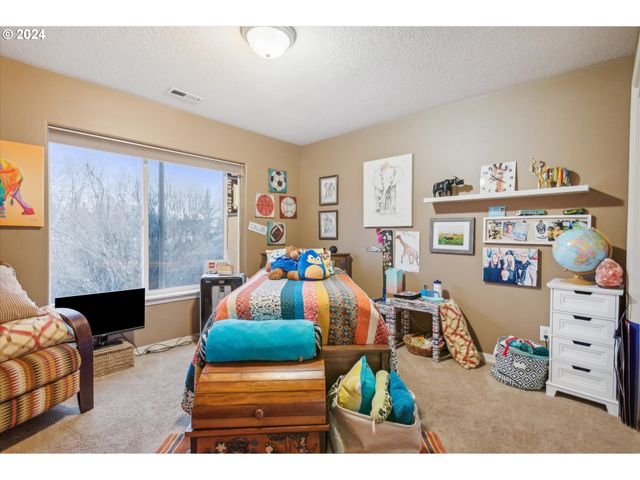 1676 Ne 2ND Ave, Hillsboro, OR 97124