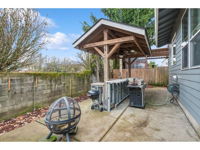 1676 Ne 2ND Ave, Hillsboro, OR 97124