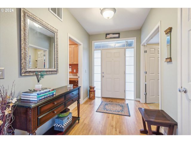 1676 Ne 2ND Ave, Hillsboro, OR 97124