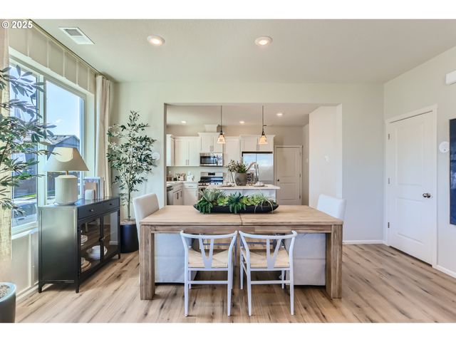 31700 Turel Dr, North Plains, OR 97133