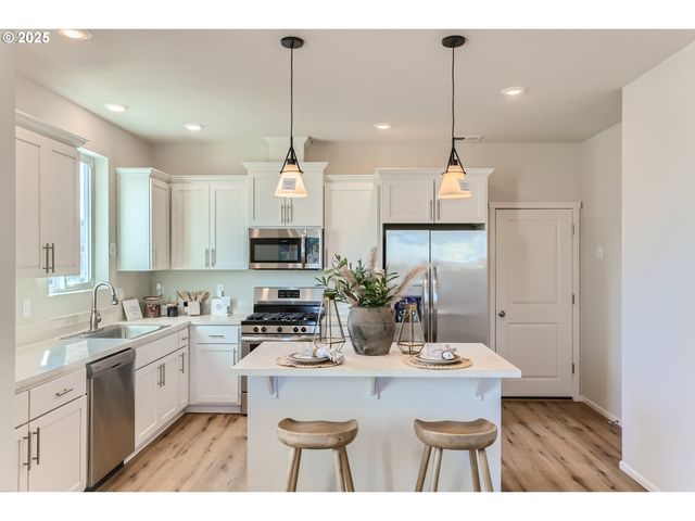 31700 Turel Dr, North Plains, OR 97133