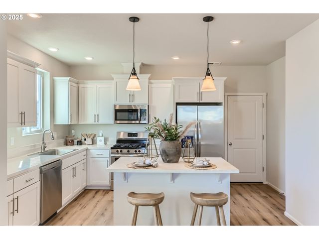 31700 Turel Dr, North Plains, OR 97133