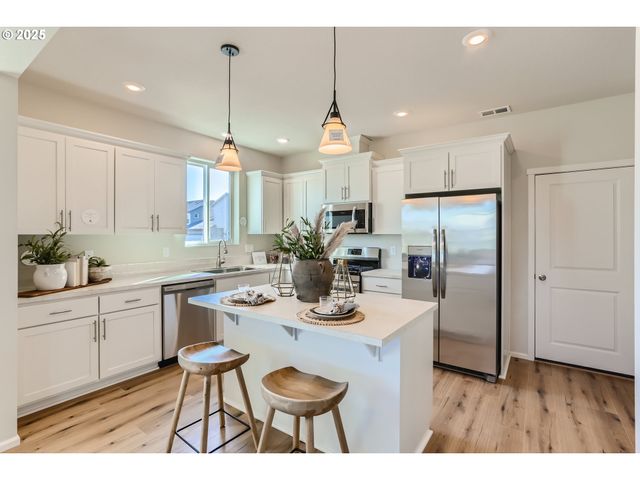 31700 Turel Dr, North Plains, OR 97133