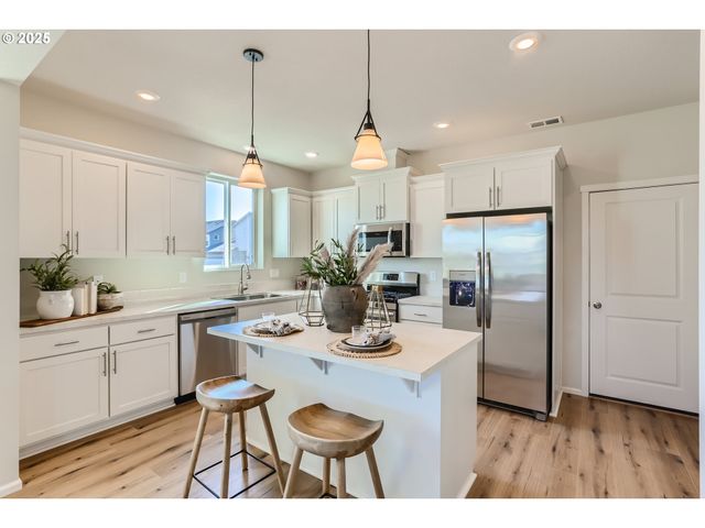 31700 Turel Dr, North Plains, OR 97133