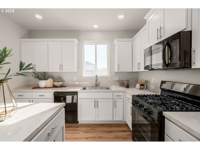 31700 Turel Dr, North Plains, OR 97133