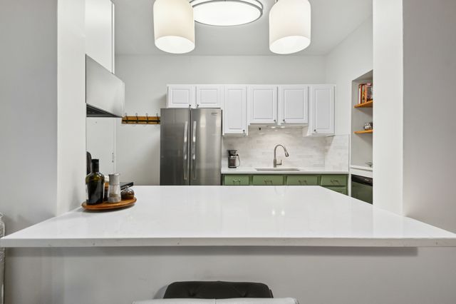 5253 N WINTHROP Avenue 2, Chicago, IL 60640