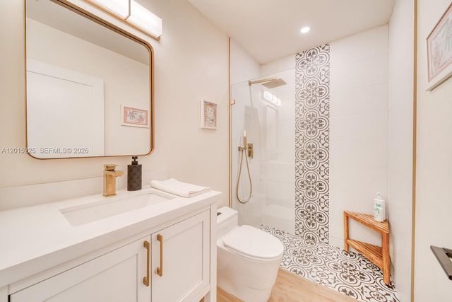 77 Gables Blvd, Weston, FL 33326