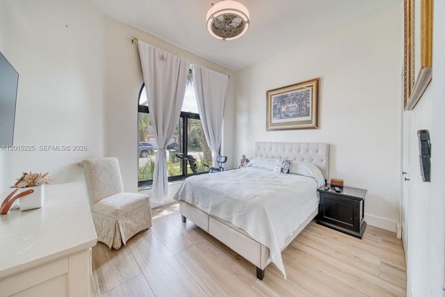 77 Gables Blvd, Weston, FL 33326
