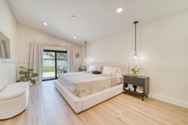 77 Gables Blvd, Weston, FL 33326