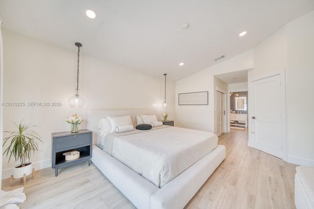 77 Gables Blvd, Weston, FL 33326