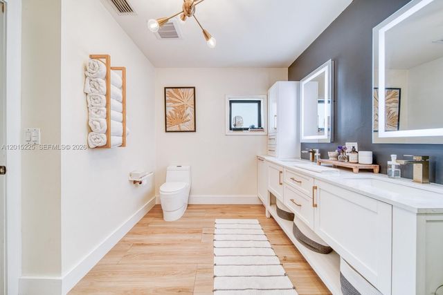 77 Gables Blvd, Weston, FL 33326