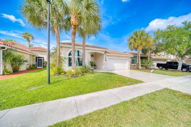 77 Gables Blvd, Weston, FL 33326