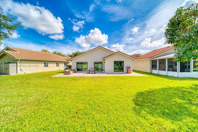 77 Gables Blvd, Weston, FL 33326