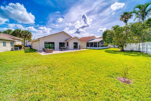 77 Gables Blvd, Weston, FL 33326
