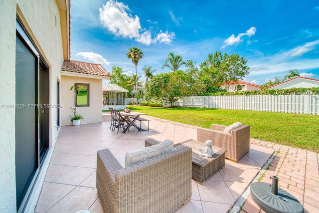 77 Gables Blvd, Weston, FL 33326