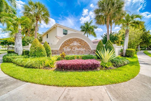 77 Gables Blvd, Weston, FL 33326