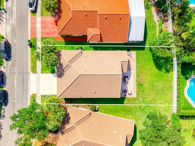 77 Gables Blvd, Weston, FL 33326