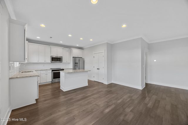 296 Aurora Place, Hampstead, NC 28443