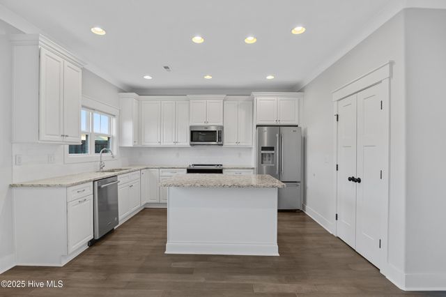 296 Aurora Place, Hampstead, NC 28443