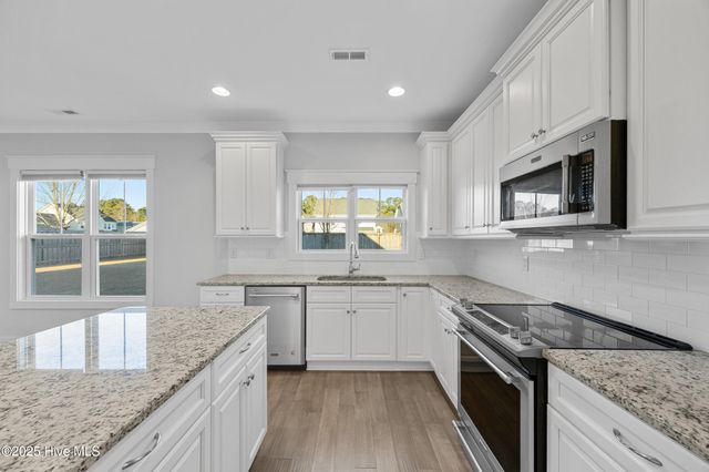 296 Aurora Place, Hampstead, NC 28443