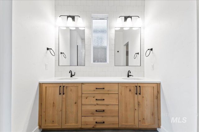 12014 W Zamalek Ct, Kuna, ID 83634