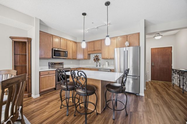 3800 85th Avenue N 117, Brooklyn Park, MN 55443