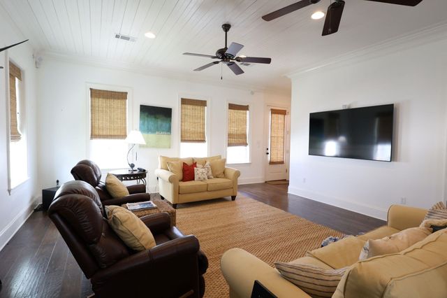 131 Melancon St, Golden Meadow, LA 70357