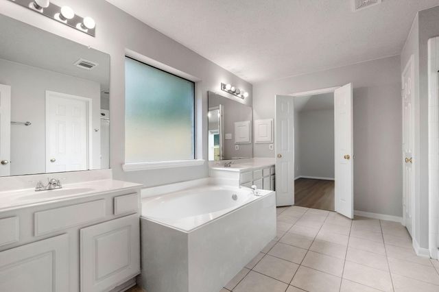 19 Terrell Trail Court, Conroe, TX 77385