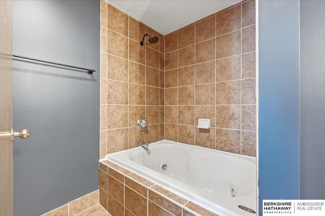3506 Blackhawk Drive, Bellevue, NE 68123