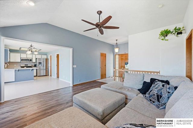 3506 Blackhawk Drive, Bellevue, NE 68123
