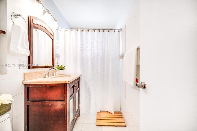 1230 NE 23rd Ct, Pompano Beach, FL 33064