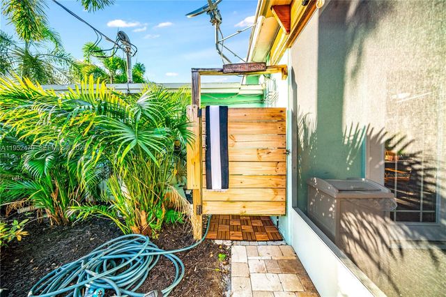 1230 NE 23rd Ct, Pompano Beach, FL 33064