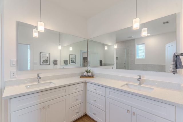 7613 Victory Reserve Street, Houston, TX 77088