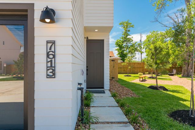 7613 Victory Reserve Street, Houston, TX 77088