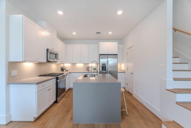 7613 Victory Reserve Street, Houston, TX 77088