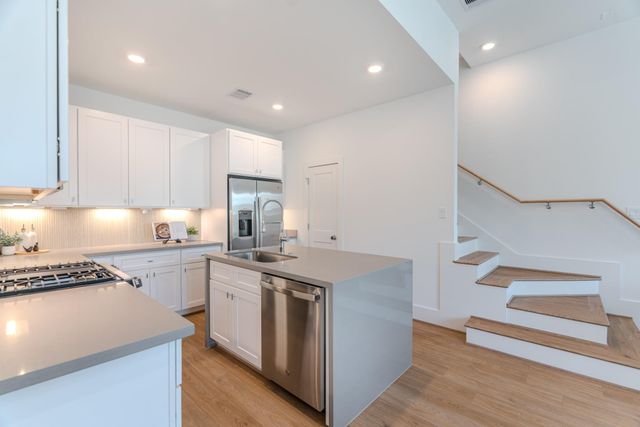 7613 Victory Reserve Street, Houston, TX 77088