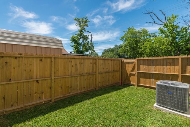 7613 Victory Reserve Street, Houston, TX 77088