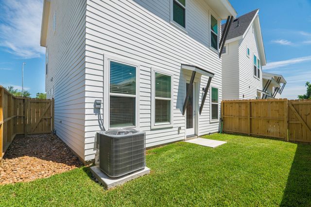 7613 Victory Reserve Street, Houston, TX 77088