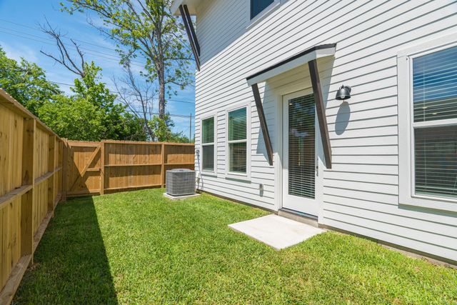 7613 Victory Reserve Street, Houston, TX 77088