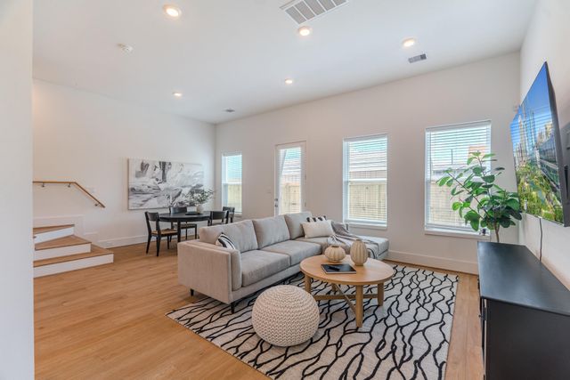 7613 Victory Reserve Street, Houston, TX 77088