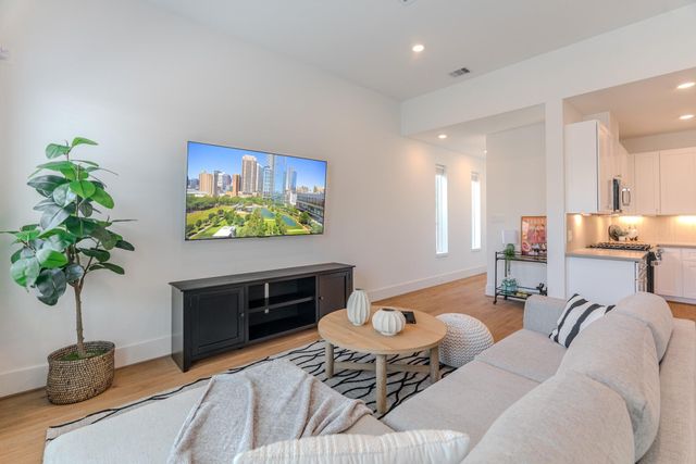 7613 Victory Reserve Street, Houston, TX 77088
