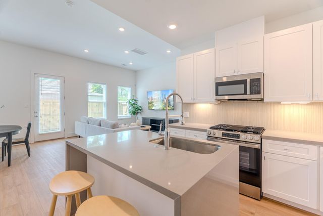 7613 Victory Reserve Street, Houston, TX 77088