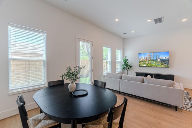 7613 Victory Reserve Street, Houston, TX 77088