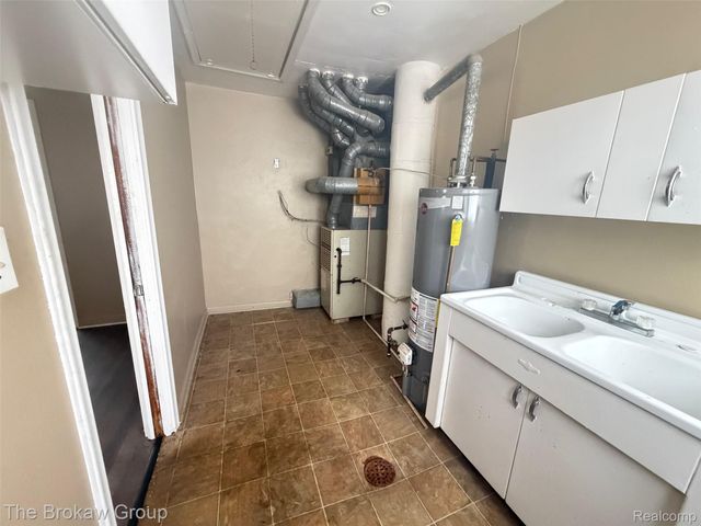 3005 Cherokee Avenue, Flint, MI 48507